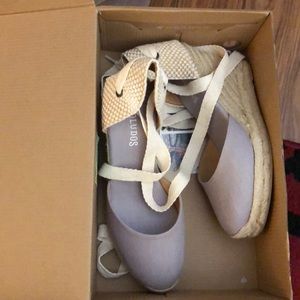 Size 6 Soludos strappy wedges